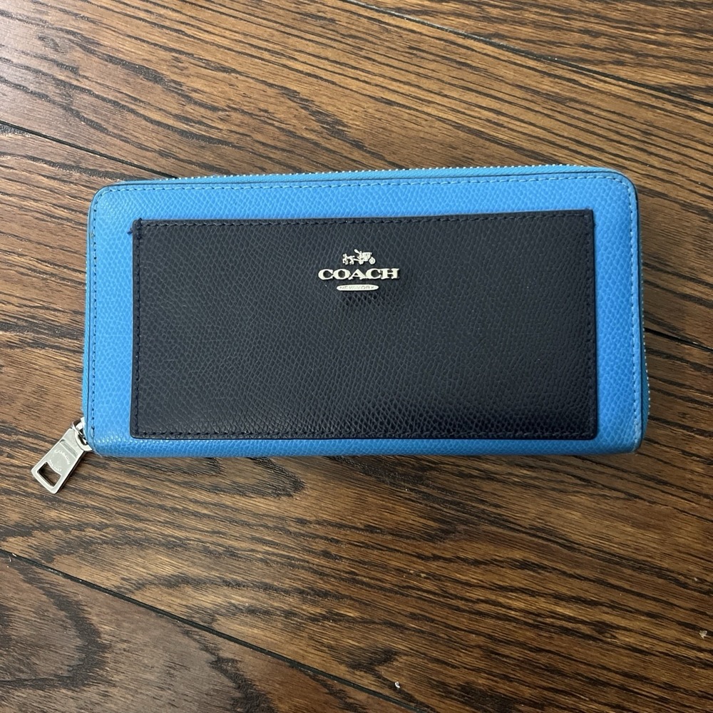 Coach Accordion Bicolor Navy Blue & Blue Crossgrain Leather Zip Wallet EUC